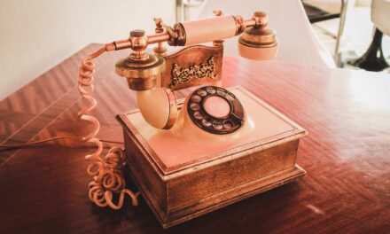 How to contact Disneyland Paris?